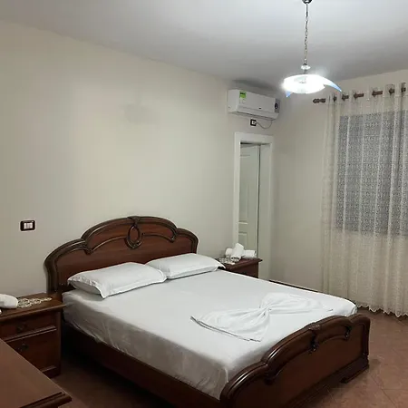 Center アパート ティラナ