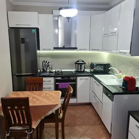 Center * Τίρανα