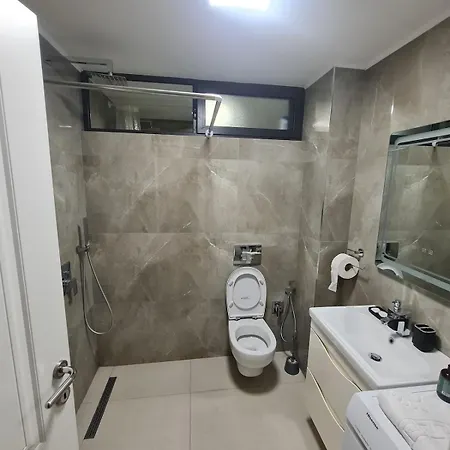 Center * Τίρανα