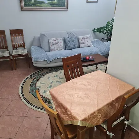 Center Apartment *