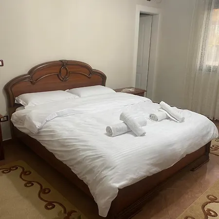 Center Apartment *